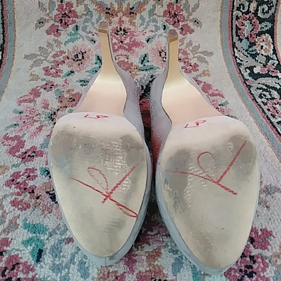 Charming Charlie Faux Gray Suede Heels - Size 7 - Picture 4 of 5